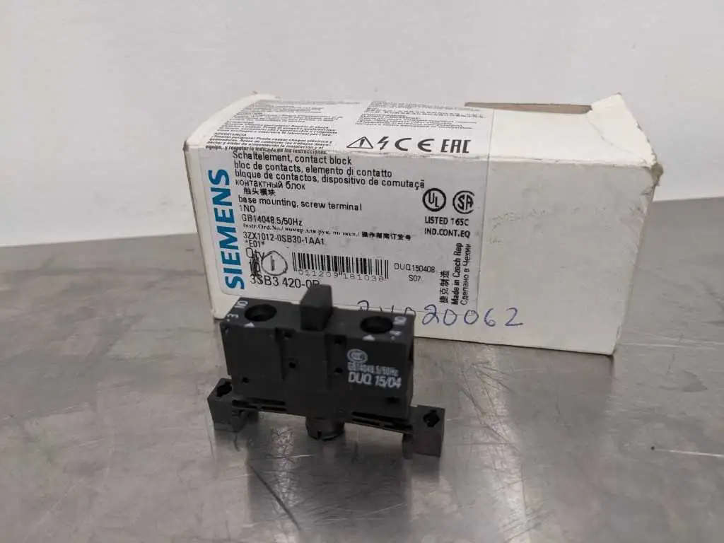 Siemens 3SB3 420-0B Contact Block Base Mounting, Screw Terminal