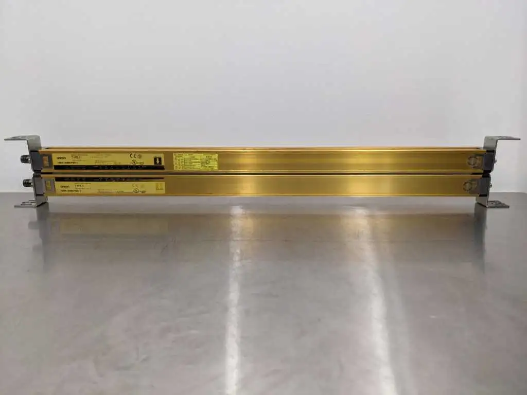 Omron F3SN-A0607P25-L, F3SN-A0607P25-D Safety Light Curtain 0.2m to 10m 24, VDC