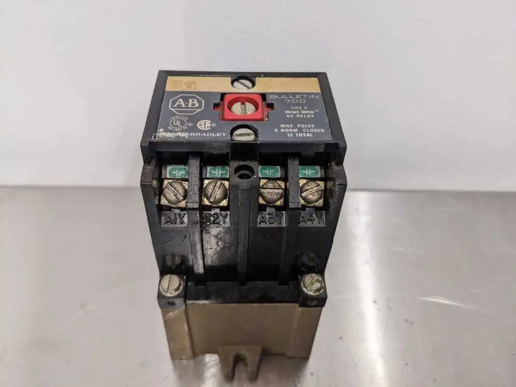 Allen-Bradley 700-P400A1 Convertible Contact Control Relay Ser A 4 Pole