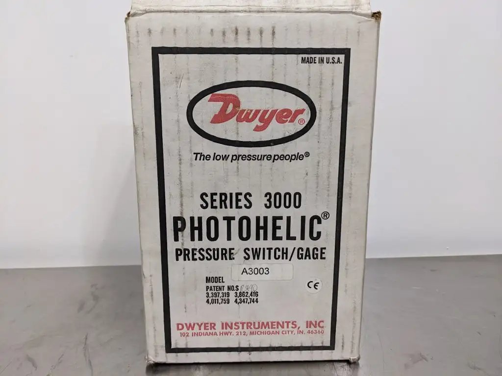 Dwyer A3003 Photohelic Pressure Switch Gage Series 3000