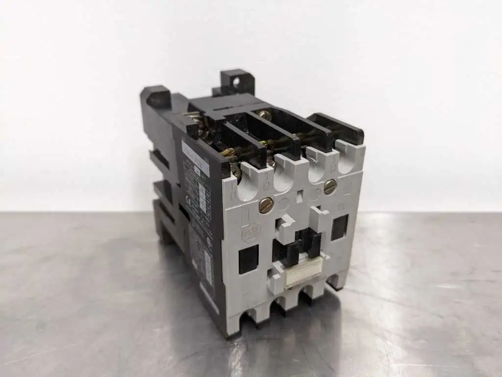 Allen-Bradley 100-A24ND3 Contactor Ser C