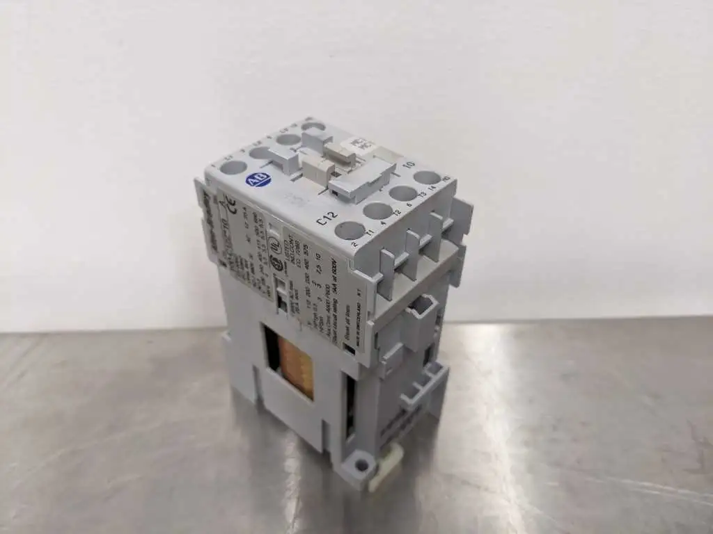 Allen-Bradley 100-C12Z10 Contactor Ser A 100-C12Z*10