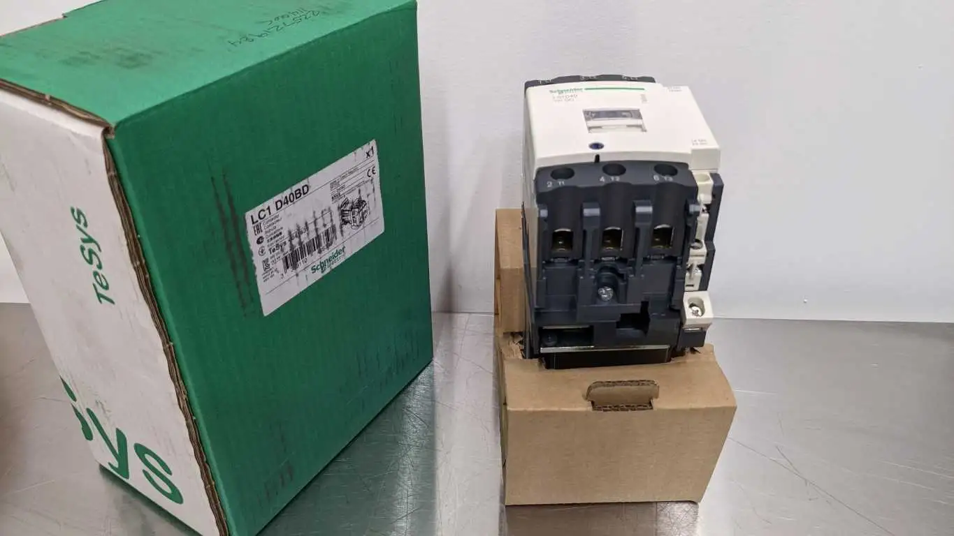 Schneider Electric LC1D40BD Contactor