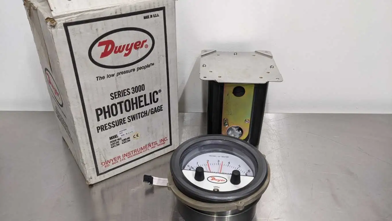 Dwyer A3006-RMR Photohelic Pressure Switch Gage Series 3000