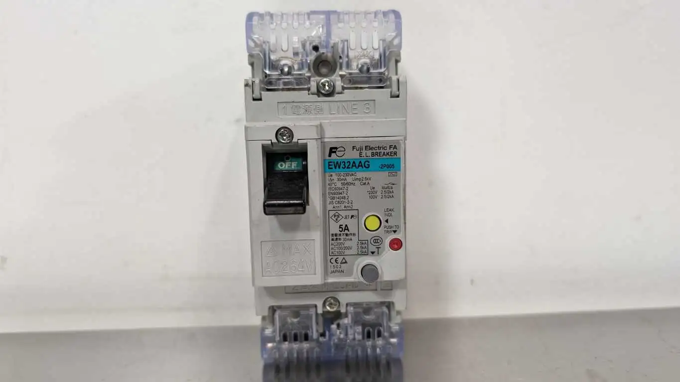 Fuji EW32AAG-2P005 Circuit Breaker 5A 264VAC 5A 2 Pole