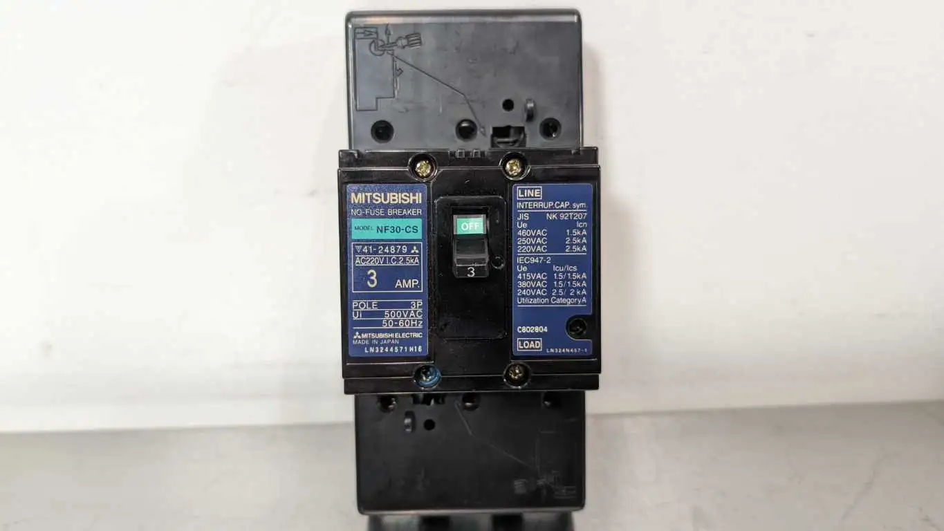 Mitsubishi NF30-CS 3A Circuit Breaker 3A 500VAC 3A 3 Pole No-Fuse 500VAC