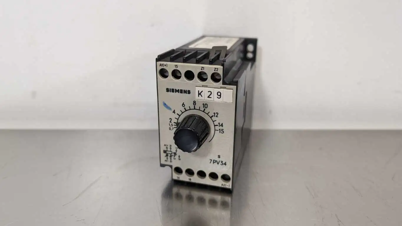 Siemens 7PV 3442-1GA Time Relay 0/0.7-15s 220VAC 5A 220VAC