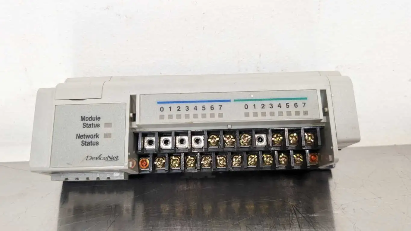 Allen-Bradley 1791D-8B8P PLC Input/Output Module 95710103 Ser A Missing bolts