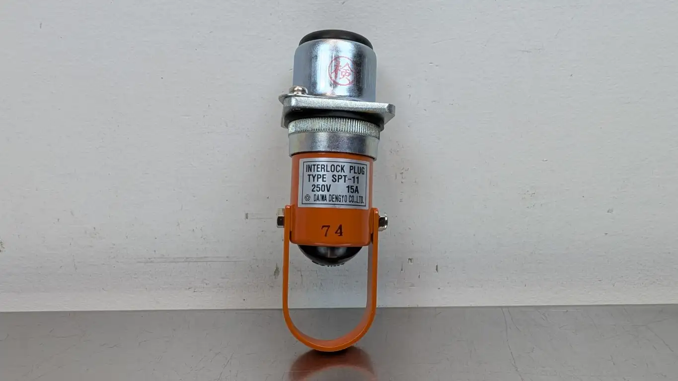 DAIWA DENGYO SPT-11 Interlock Plug