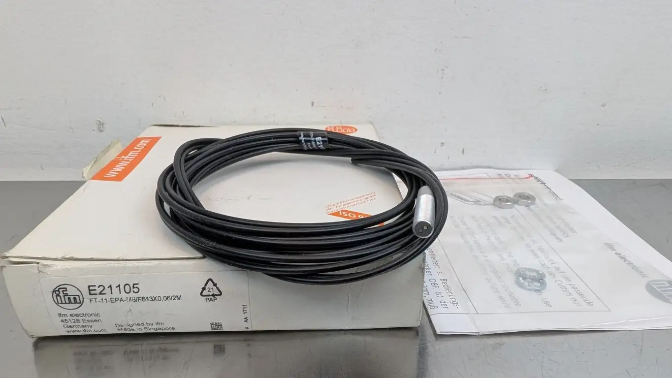 IFM Efector E21105 Fiber Optic Diffuse Reflective Sensor FT-11-EPA-M6/F613X0,06/2M