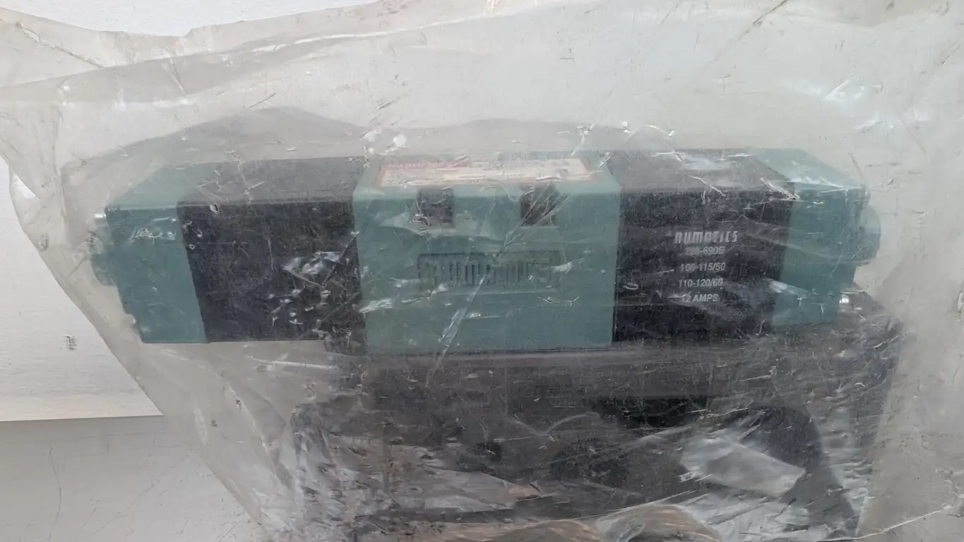 Numatics 152SS415K000030 Solenoid Valve 228-690B 110/120VAC Coil 150 PSIG