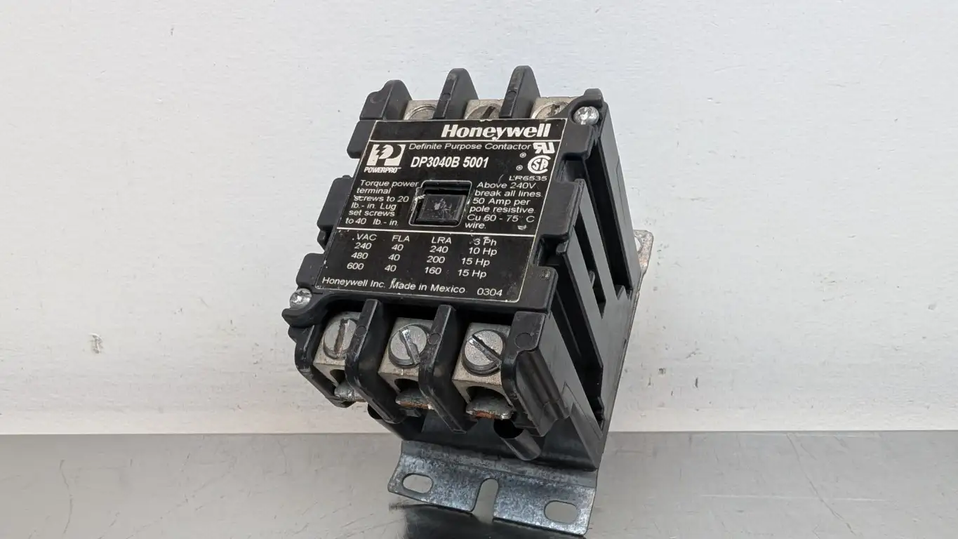 Honeywell DP3040B 5001 Contactor 110/120VAC Coil 600VAC 40A Tested