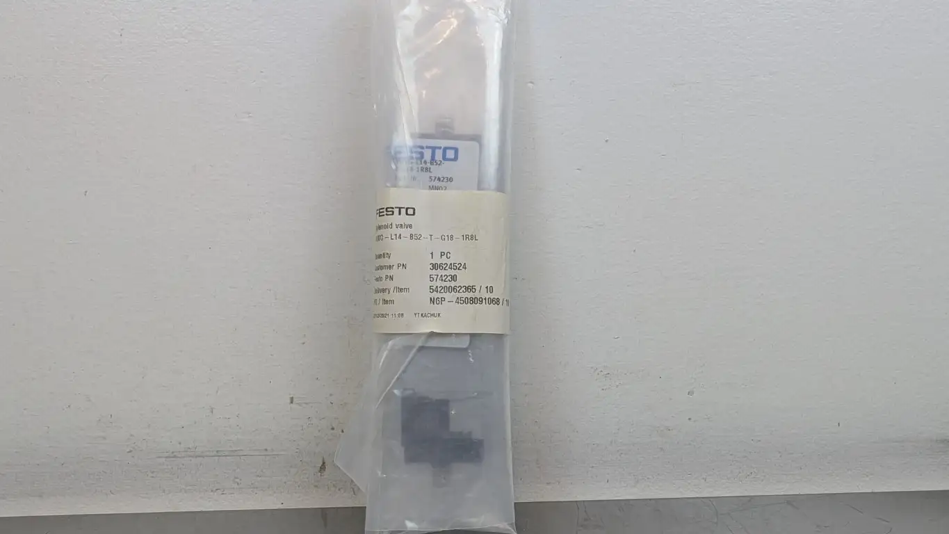 Festo VUVG-L14-B52-T-G18-1R8L Solenoid Valve 574230 12/24VDC Coil