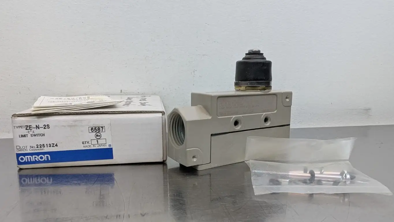 Omron ZE-N-2S Limit Switch