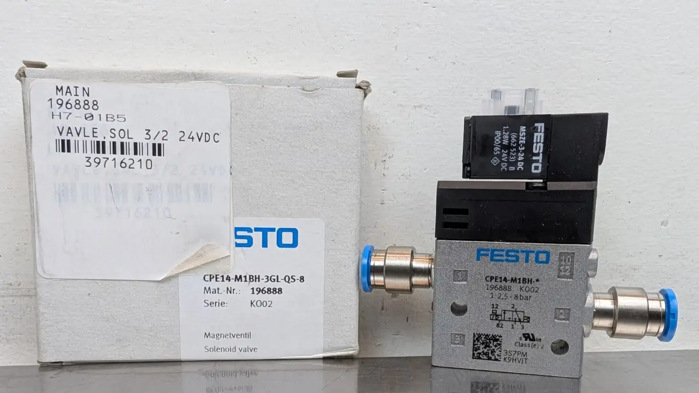 Festo CPE14-M1BH-3GL-QS-8 Solenoid Valve 196888 24VDC Coil 24VDC 1.28W